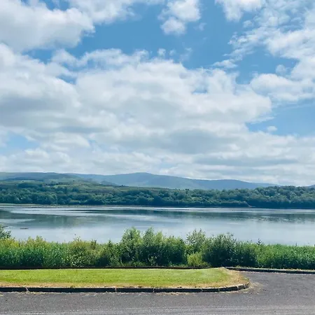 Дом отдыха 3 Bedroomed Sea View House Overlooking Bay Estuary *