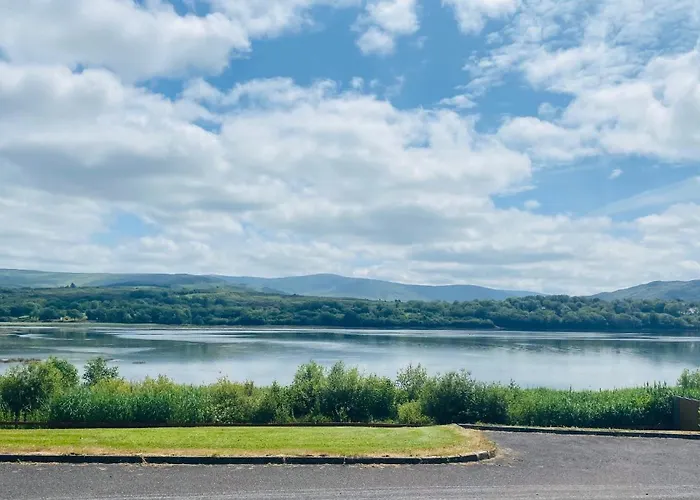 Dom wakacyjny 3 Bedroomed Sea View House Overlooking Bay Estuary *